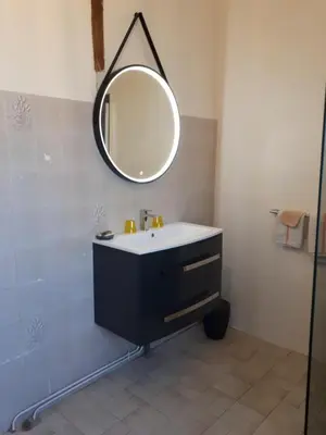 Salle de bains dans l'établissement Chez Nathalie Et Jean Claude