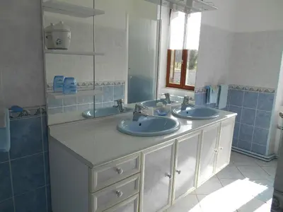 Salle de bains dans l'établissement Chez Nathalie Et Jean Claude
