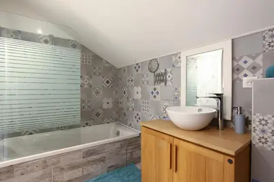 Salle de bains dans l'établissement L'Evidence