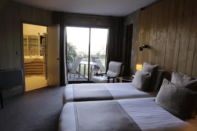 Un ou plusieurs lits dans un hébergement de l'établissement Hotel Restaurant Auberge du Barrez Logis
