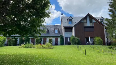 Jardin de l'établissement Hotel Restaurant Auberge du Barrez Logis