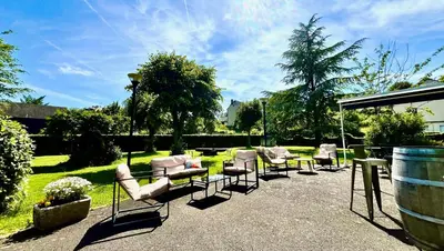 Jardin de l'établissement Hotel Restaurant Auberge du Barrez Logis