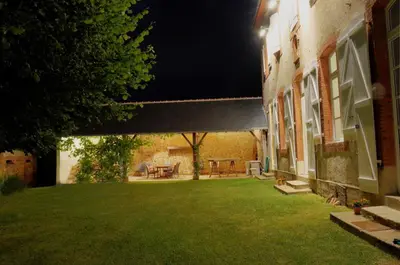 Jardin de l'établissement Villa De Vacances l'Ancienne Ecole Troche