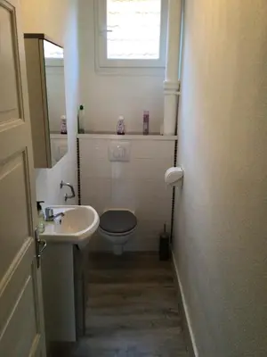Salle de bains dans l'établissement Les Glycines