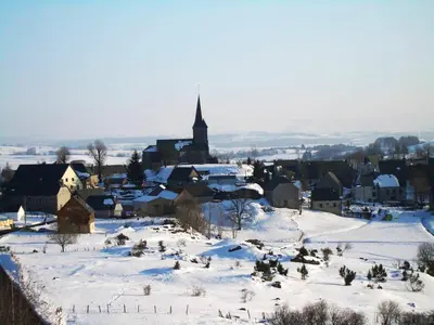L'établissement Chalet charmant à Saint-Gènes-Champespe avec parking privé en hiver