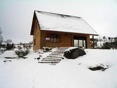 L'établissement Chalet charmant à Saint-Gènes-Champespe avec parking privé en hiver