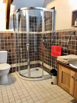 Salle de bains dans l'établissement Le Chêne Doux
