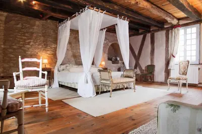 Coin salon dans l'établissement Villa La Roseraie avec accès piscine Hôtel La Roseraie