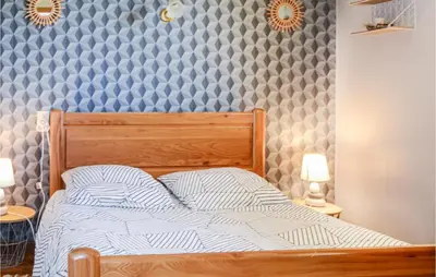 Un ou plusieurs lits dans un hébergement de l'établissement Two-Bedroom Holiday Home In St Bressou