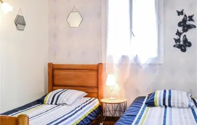 Un ou plusieurs lits dans un hébergement de l'établissement Two-Bedroom Holiday Home In St Bressou