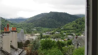 Vue générale sur la montagne ou vue sur la montagne depuis l'auberge