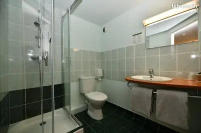 Salle de bains dans l'établissement bar hotel restaurant des voyageurs