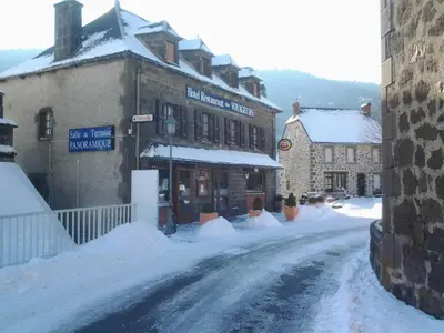 L'établissement bar hotel restaurant des voyageurs en hiver