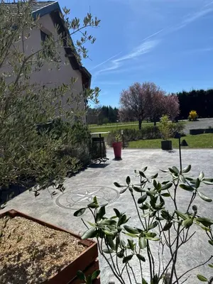 Jardin de l'établissement Logis Hôtel Volcan Sancy