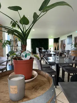 Restaurant ou autre lieu de restauration dans l'établissement Logis Hôtel Volcan Sancy