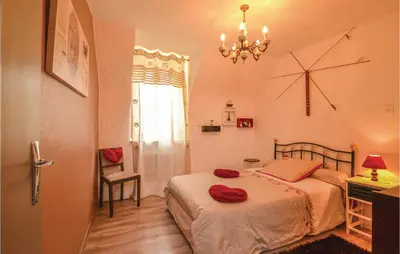 Un ou plusieurs lits dans un hébergement de l'établissement Cozy Home In Terrasson-Lavilledieu With Wifi