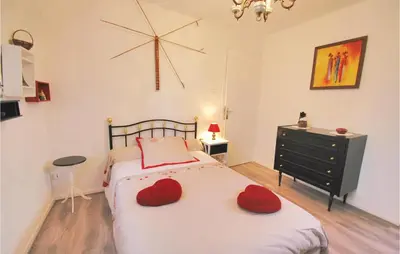 Un ou plusieurs lits dans un hébergement de l'établissement Cozy Home In Terrasson-Lavilledieu With Wifi