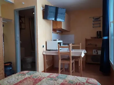 Cuisine ou kitchenette dans l'établissement Les Aliziers