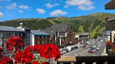Vue générale sur la montagne ou vue sur la montagne depuis l'appartement