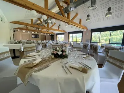 Restaurant ou autre lieu de restauration dans l'établissement Lac des Graves