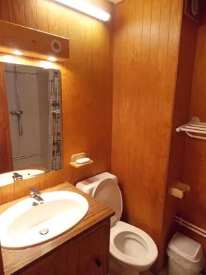 Salle de bains dans l'établissement Le Champbourguet