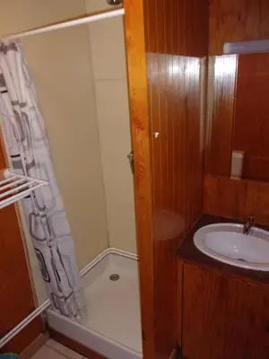 Salle de bains dans l'établissement Le Champbourguet