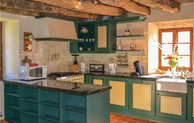 Cuisine ou kitchenette dans l'établissement Cozy Home In Padiracbascoul With Wifi