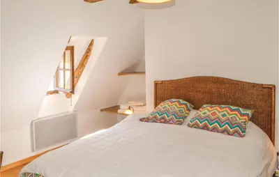 Un ou plusieurs lits dans un hébergement de l'établissement Cozy Home In Padiracbascoul With Wifi