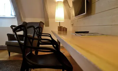 Télévision ou salle de divertissement dans l'établissement La Maison Des Jardins