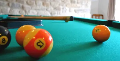 Billard dans l'établissement La Maison Des Jardins