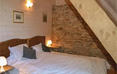 Un ou plusieurs lits dans un hébergement de l'établissement Awesome Home In Padirac With Wifi