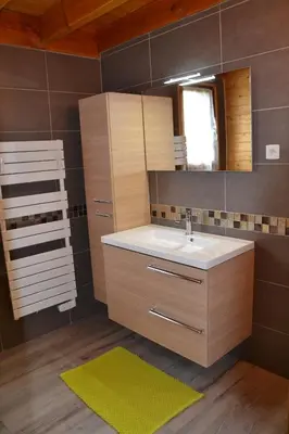 Salle de bains dans l'établissement Chalet Sancy
