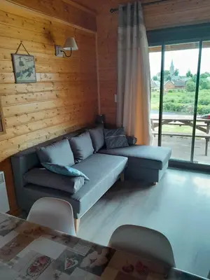 Coin salon dans l'établissement Chalet Sancy