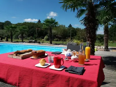 Piscine de l'établissement Escale en Correze ou située à proximité