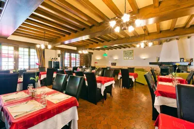 Restaurant ou autre lieu de restauration dans l'établissement Logis Hôtel de la Paix