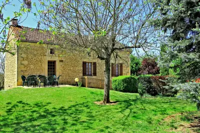 Jardin de l'établissement COMBAS village de gites