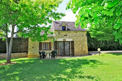 Jardin de l'établissement COMBAS village de gites