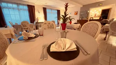Coin salon dans l'établissement Logis Hotel Restaurant des Voyageurs