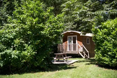 Jardin de l'établissement Huttopia Beaulieu sur Dordogne
