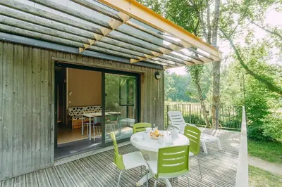 Jardin de l'établissement Huttopia Beaulieu sur Dordogne
