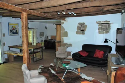 Coin salon dans l'établissement Gites Chateau le Bois