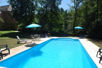 Piscine de l'établissement B&B Chateau le Bois ou située à proximité