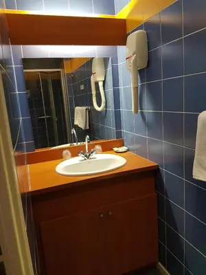Salle de bains dans l'établissement Hotel Le Saint Georges