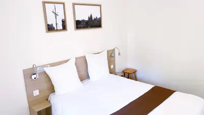 Un ou plusieurs lits dans un hébergement de l'établissement Abelha Hôtel Le France