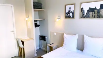 Un ou plusieurs lits dans un hébergement de l'établissement Abelha Hôtel Le France