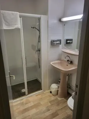 Salle de bains dans l'établissement Le Patio De La Dordogne