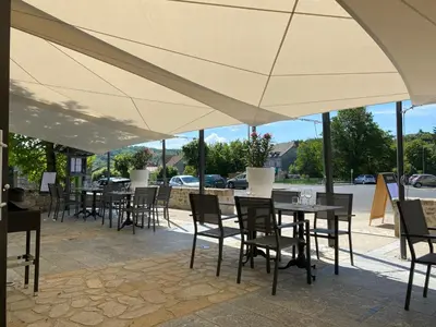 Restaurant ou autre lieu de restauration dans l'établissement Hotel Des Voyageurs