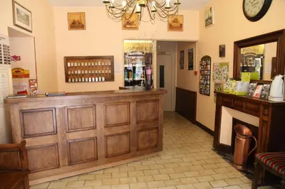 Salon ou bar de l'établissement Hotel du Lion d'Or