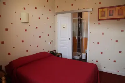 Un ou plusieurs lits dans un hébergement de l'établissement Hotel du Lion d'Or