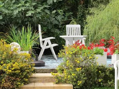 Jardin de l'établissement Logis Hôtel Deshors-Foujanet